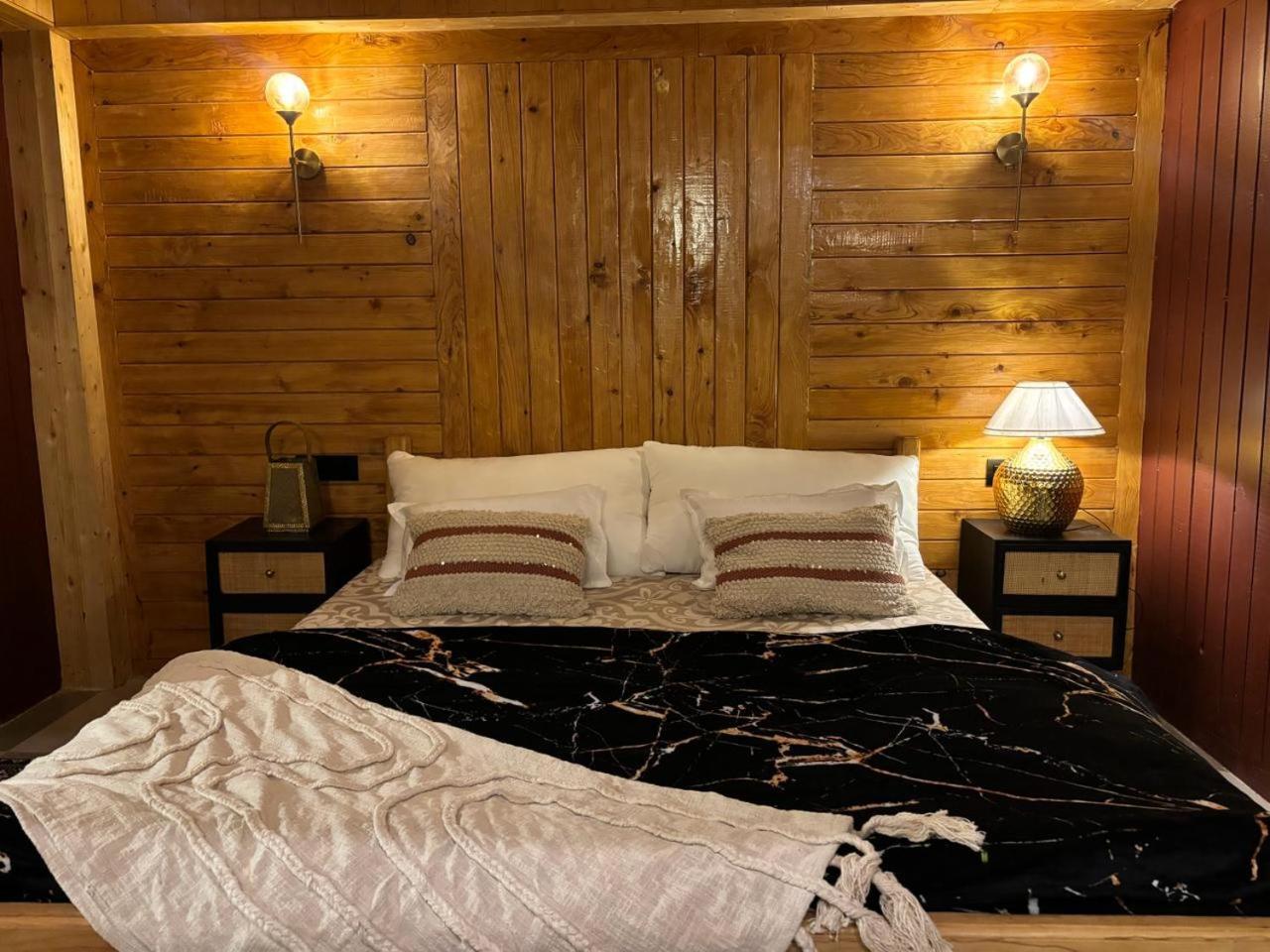 Soho House Lägenhet Jibhi Exteriör bild