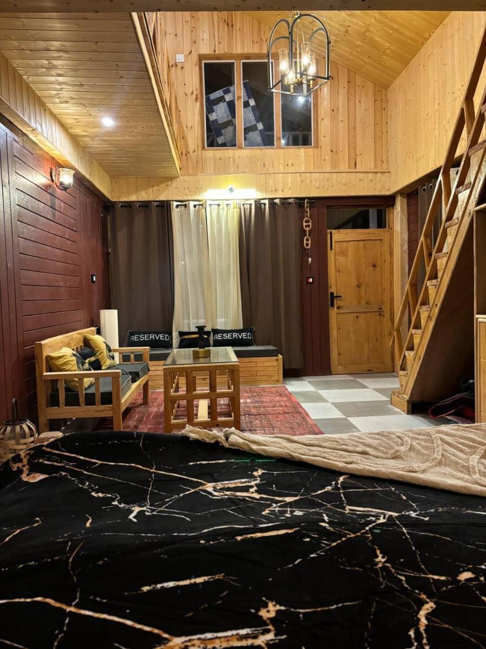 Soho House Lägenhet Jibhi Exteriör bild