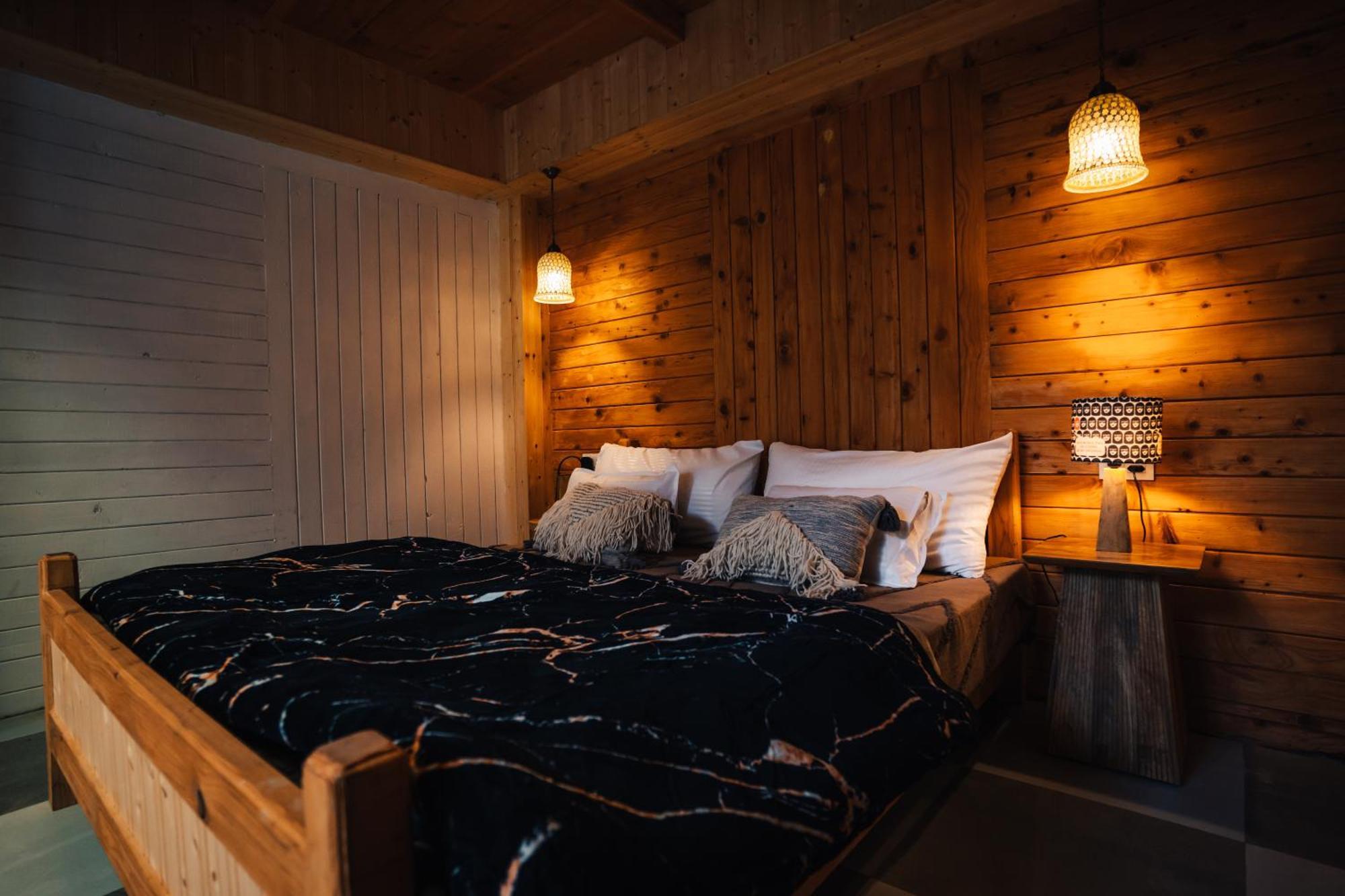 Soho House Lägenhet Jibhi Exteriör bild