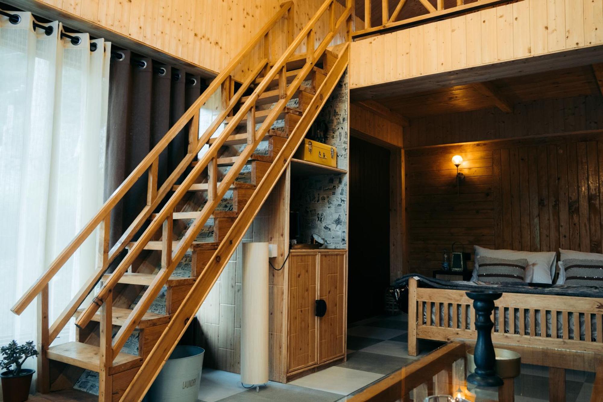 Soho House Lägenhet Jibhi Exteriör bild